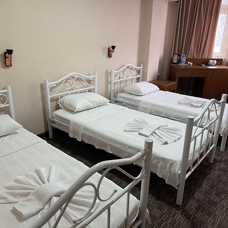 L Bakuri Hotel Batoemi Buitenkant foto