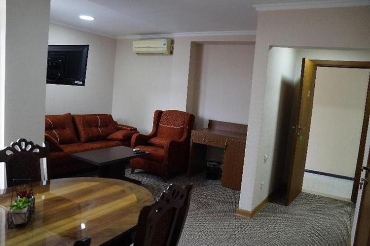 L Bakuri Hotel Batoemi Buitenkant foto