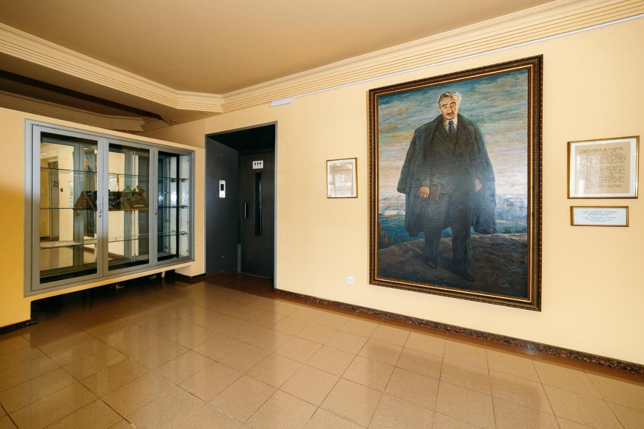 L Bakuri Hotel Batoemi Buitenkant foto