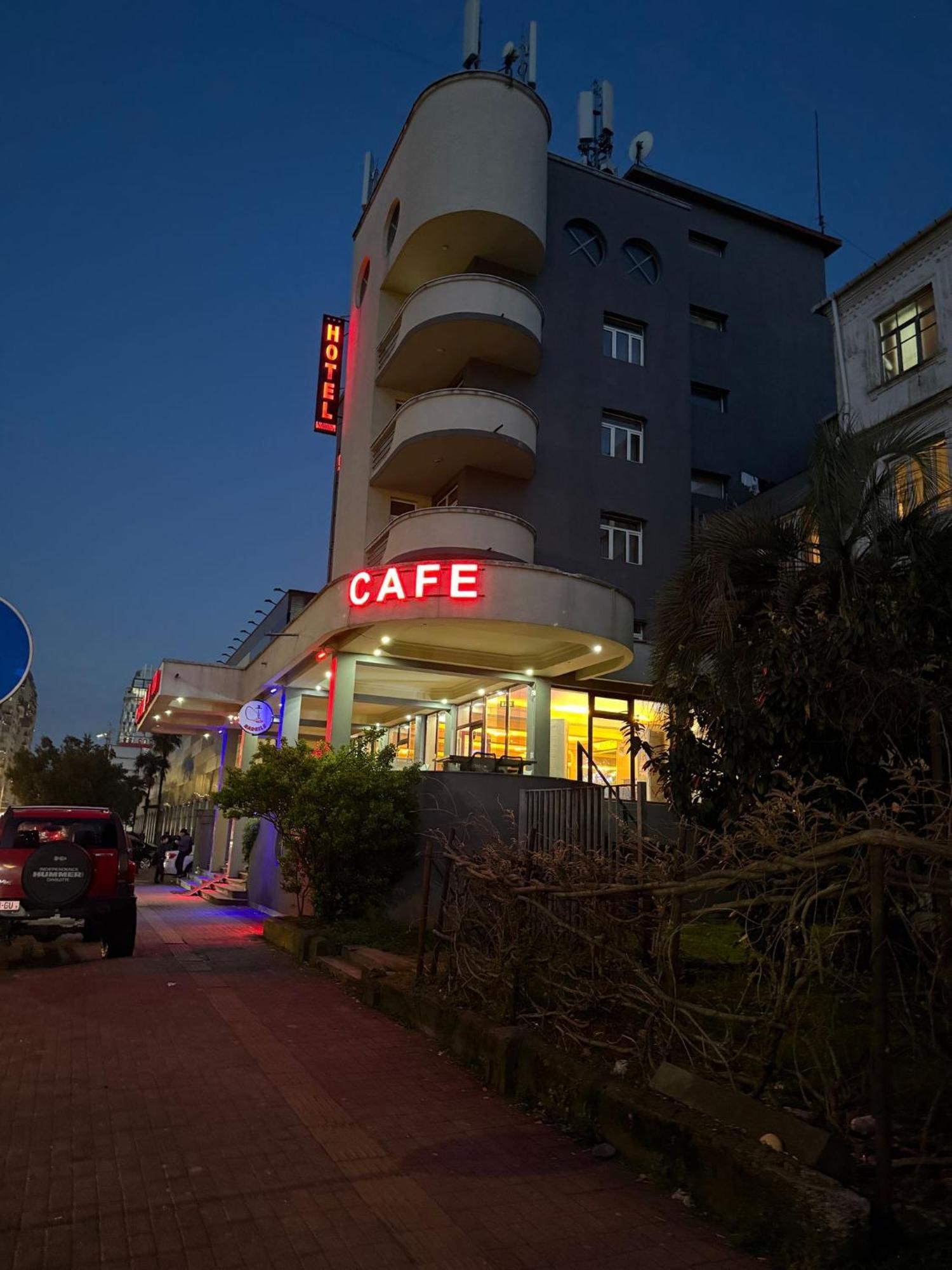 L Bakuri Hotel Batoemi Buitenkant foto
